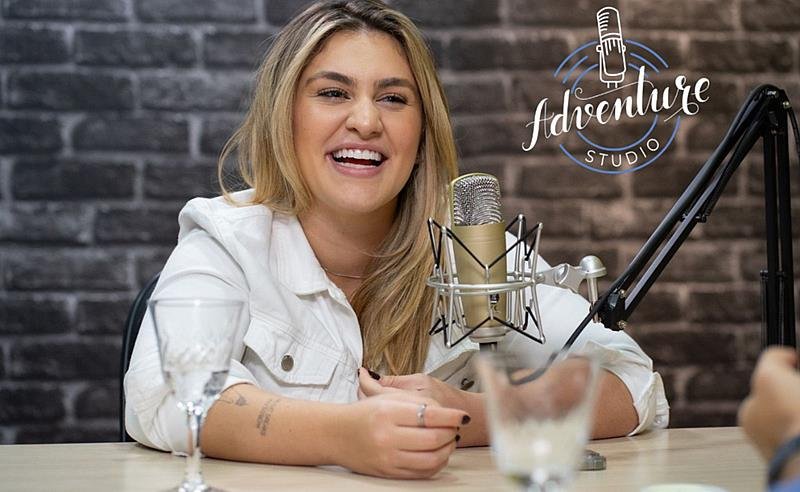 Adventure Studio, uma produtora especialista em conteúdo digital, recebe a cantora Duda Bertelli em podcast exclusivo