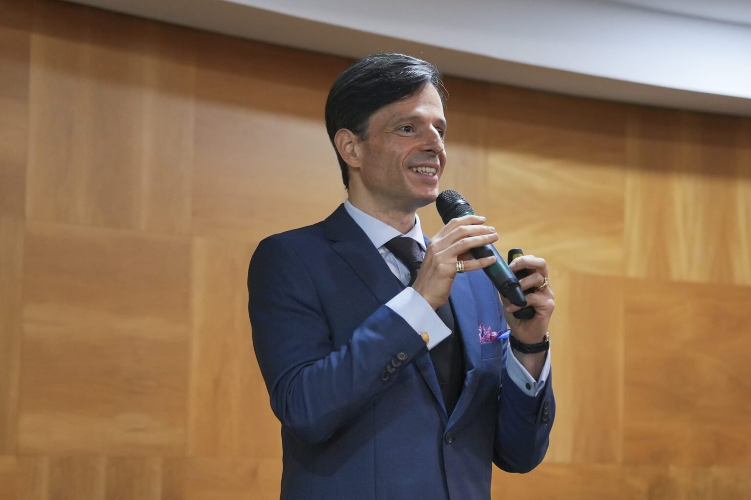 Dr. Victor Lugli ministra masterclass sobre influência estratégica na FGV em São Paulo