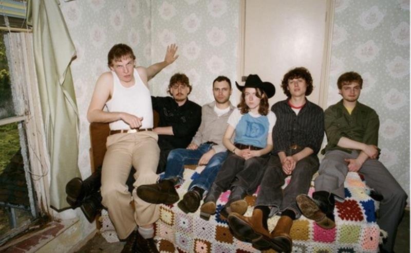 Fat Dog retorna com novo single “Go Fuck Urself”
