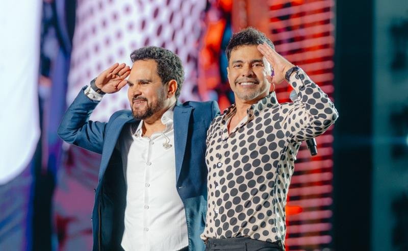 Zezé Di Camargo e Luciano encerram o Festival Histórias com grandes hits
