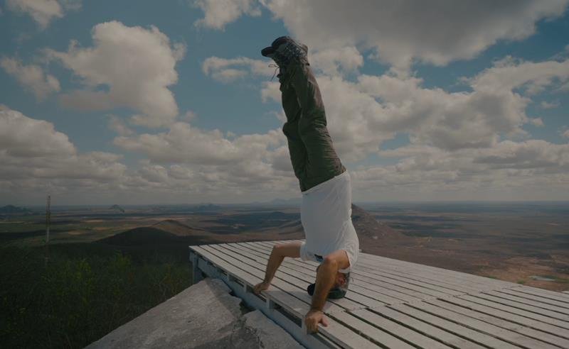 Após conquistar dois prêmios, ‘O Engraxate Que Escalou o Everest’ estreia no Canal OFF e no Globoplay em setembro