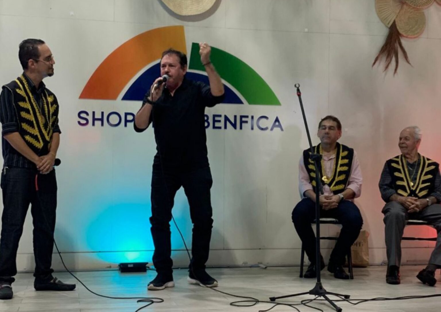 AMLEF LEVA ARTE E POESIA AO SHOPPING
